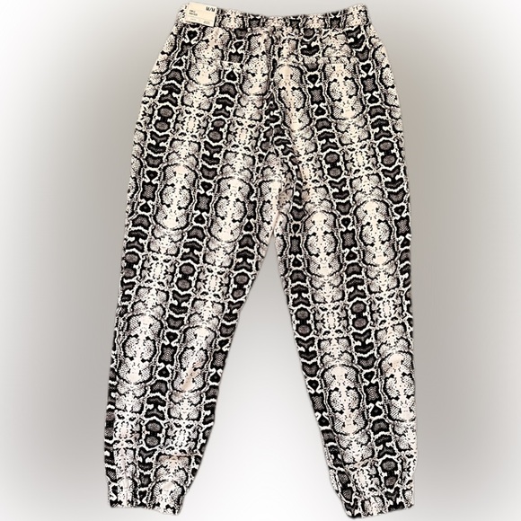 Express Medium NWT Stretch Joggers/ Black & White Snakeskin Print Pants/ Snake - Picture 2 of 6